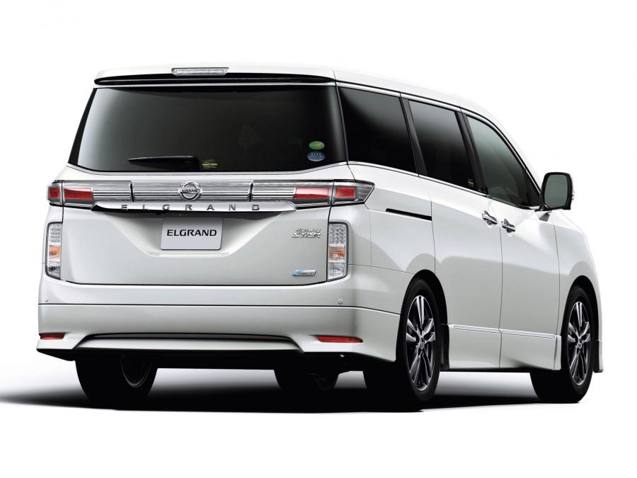  Nissan Elgrand Highway Star Urban Chrome 2011 года  (фото 2 из 3)